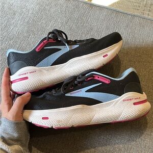 Brooks Women's Black and Light Blue Athletic Shoes